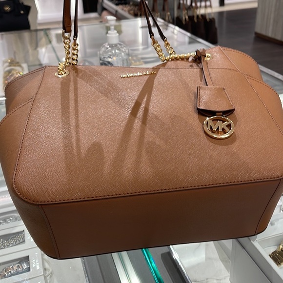 Michael Kors Jet Set Travel Large Chained Tote Shoulder Bag MK Luggage 
NWT - Picture 11 of 16